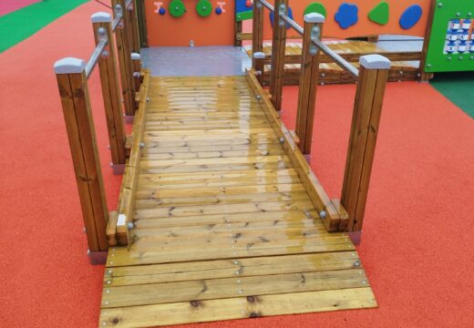 O Concello de Laxe remata as obras de mellora do parque infantil da praza dos Voluntarios